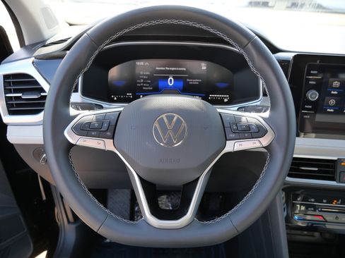 Certified 2025 Volkswagen Taos SE image 26