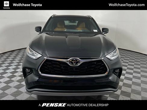 New 2026 Toyota Highlander Platinum image 1