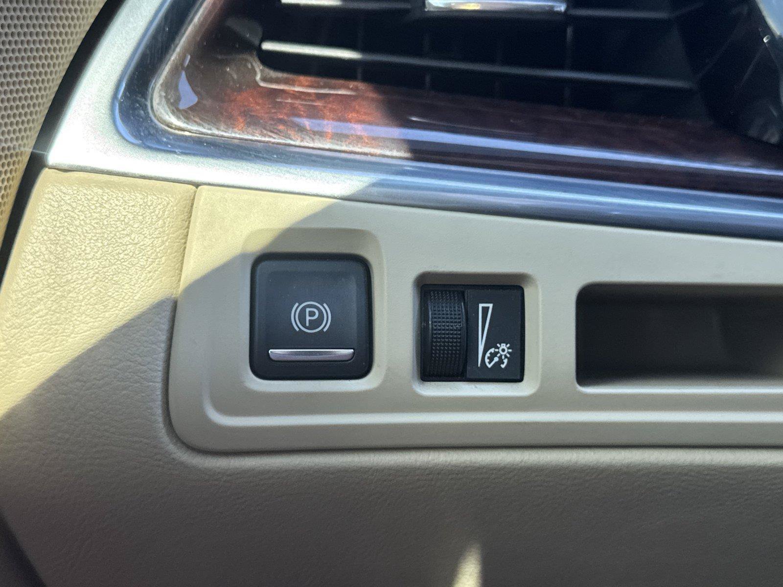Used 2017 Cadillac XT5 Luxury w/ Driver Awareness Package FWD image 19