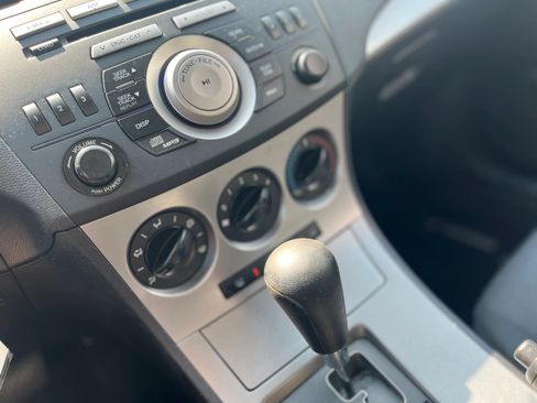 Used 2010 MAZDA MAZDA3 i Touring FWD image 21