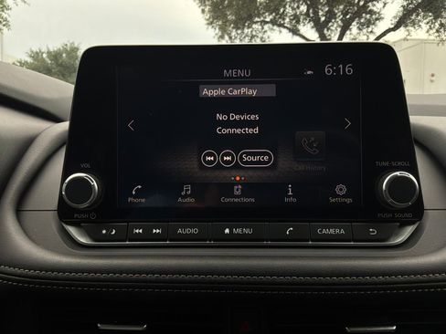 Used 2025 Nissan Rogue SV FWD image 29