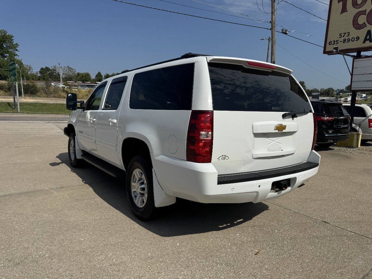 Used 2011 Chevrolet Suburban 2500 LT AWD/4WD image 6