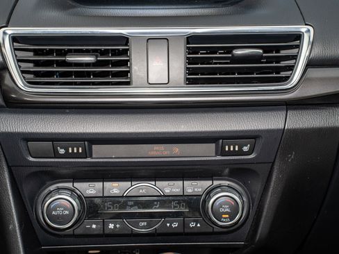 Used 2018 MAZDA MAZDA3 Grand Touring image 32