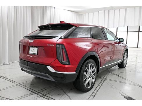 New 2026 Cadillac Optiq Luxury 2 image 7