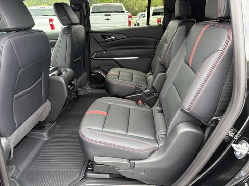 New 2026 Chevrolet Traverse RS w/ LPO, Floor Liner Package FWD image 22