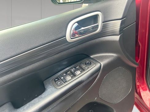 Used 2021 Jeep Grand Cherokee Laredo X image 11