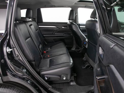 Used 2018 Toyota Highlander AWD V6 image 12