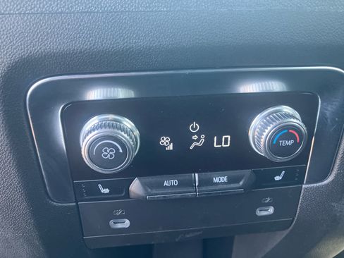Used 2024 GMC Yukon SLT w/ SLT Luxury Package AWD/4WD image 36