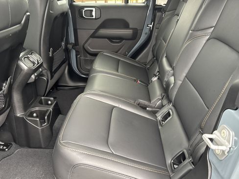 New 2025 Jeep Gladiator High Tide image 21