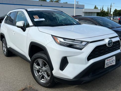 Used 2023 Toyota RAV4 LE AWD/4WD image 3