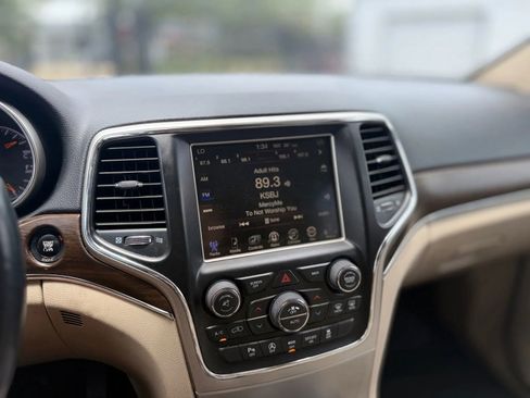 Used 2016 Jeep Grand Cherokee Limited w/ Trailer Tow Group IV image 17