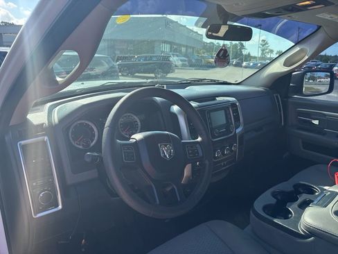 Used 2018 RAM 1500 Classic SLT AWD/4WD image 12