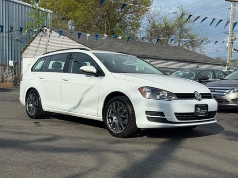Used 2015 Volkswagen Golf S image 3