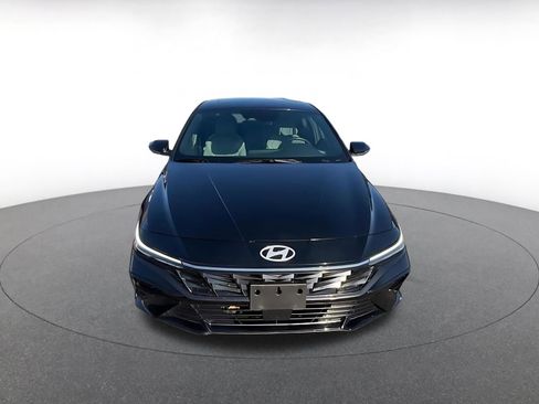 Used 2025 Hyundai Elantra Limited image 4