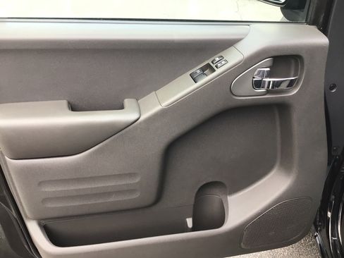 Used 2017 Nissan Frontier SV RWD image 5
