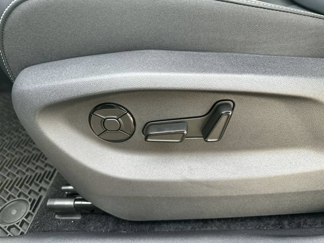 New 2026 Volkswagen Tiguan SE R-Line FWD image 13