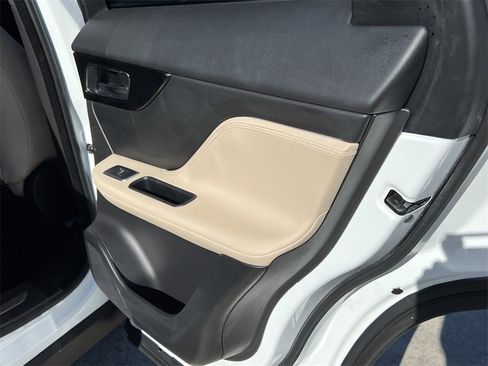 Used 2020 Jaguar F-PACE Premium image 14