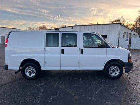 Used 2019 GMC Savana 2500 w/ Driver Convenience Package image 12