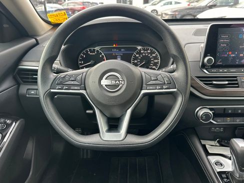 Used 2023 Nissan Altima 2.5 SV image 17