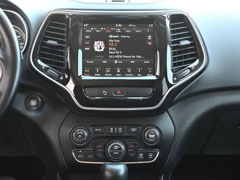 Used 2019 Jeep Cherokee Limited FWD image 10