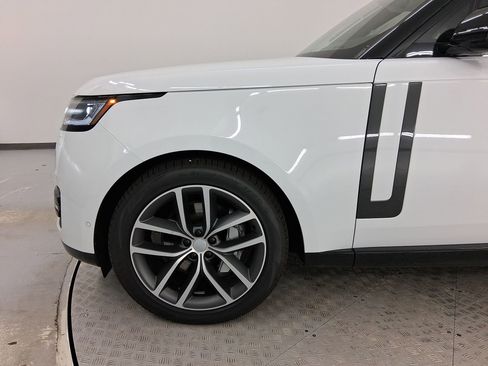New 2025 Land Rover Range Rover Long Wheelbase SE image 11