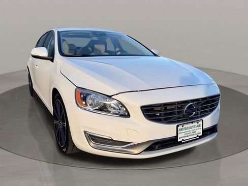 Used 2017 Volvo S60 T5 Inscription image 8