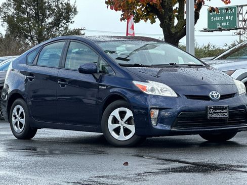 Used 2014 Toyota Prius Three image 2
