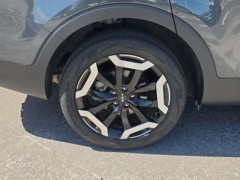Certified 2024 Kia Telluride EX w/ EX Captain's Chair Package FWD image 5