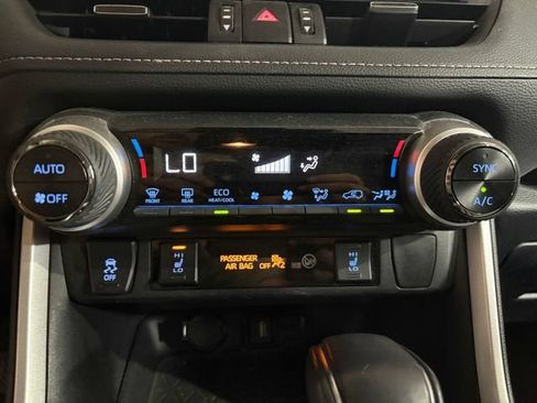 Certified 2021 Toyota RAV4 XLE Premium AWD/4WD image 23