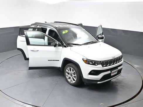 Used 2025 Jeep Compass Limited AWD/4WD image 60