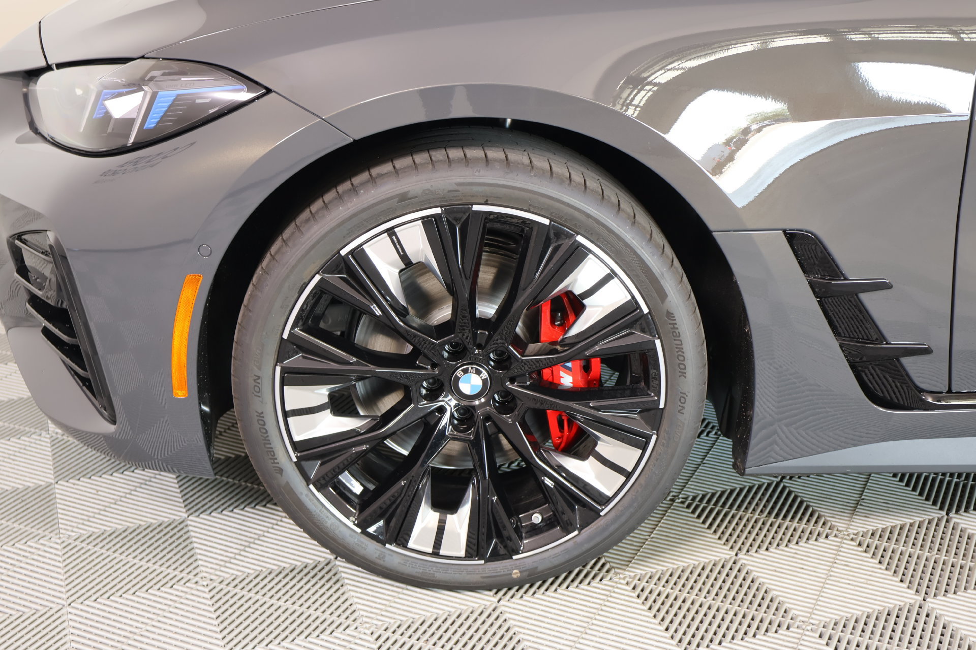 New 2026 BMW 430i xDrive w/ M Sport Package AWD/4WD image 18