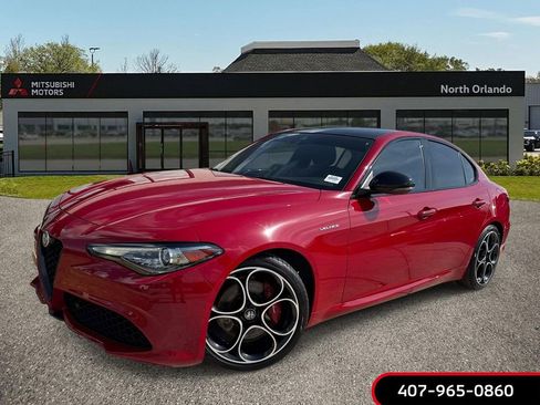 Used 2023 Alfa Romeo Giulia Veloce RWD image 1