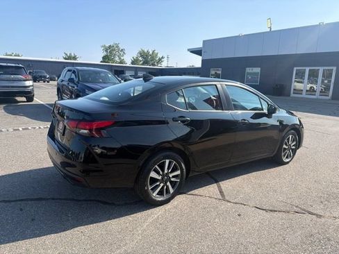 Used 2025 Nissan Versa SV FWD image 5