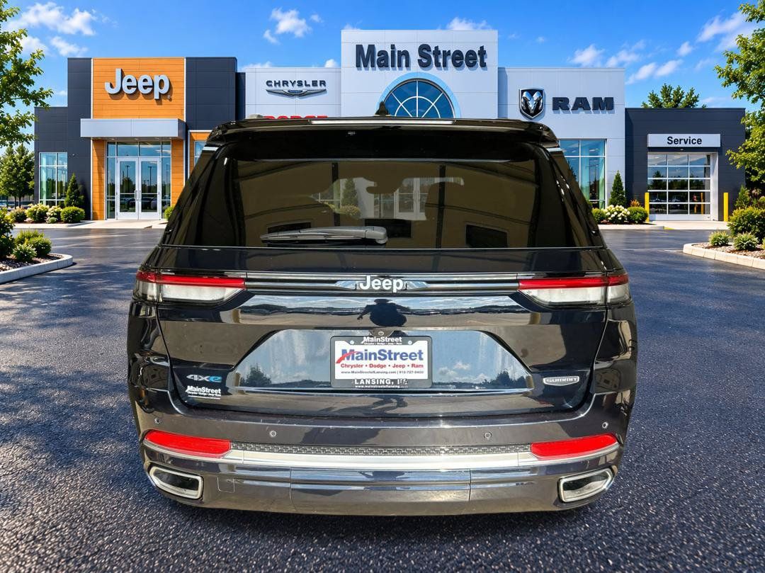 Used 2023 Jeep Grand Cherokee Summit AWD/4WD image 4