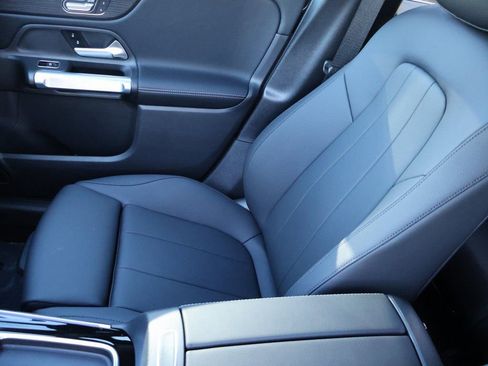 New 2026 Mercedes-Benz GLB 250 4MATIC image 34