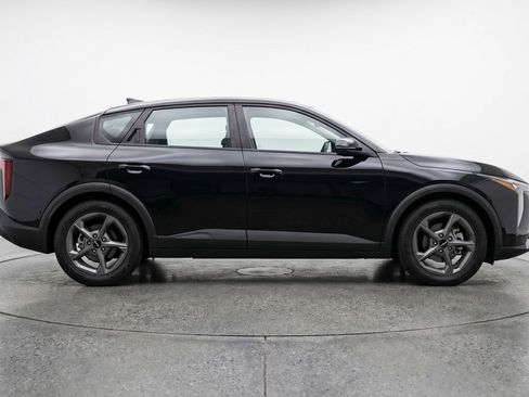 Used 2025 Kia K4 LXS image 11