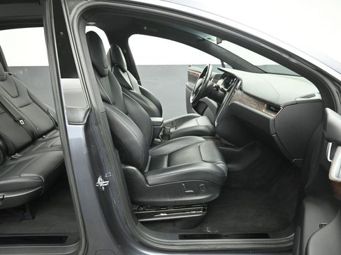 Used 2018 Tesla Model X 75D image 27