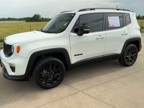 Used 2022 Jeep Renegade Altitude image 4