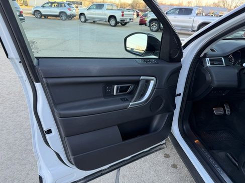 Used 2015 Land Rover Discovery Sport HSE image 11