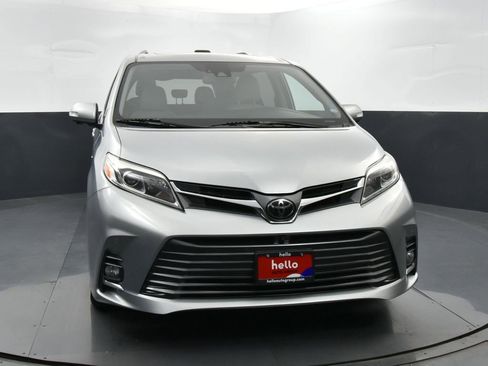 Used 2019 Toyota Sienna Limited Premium image 4