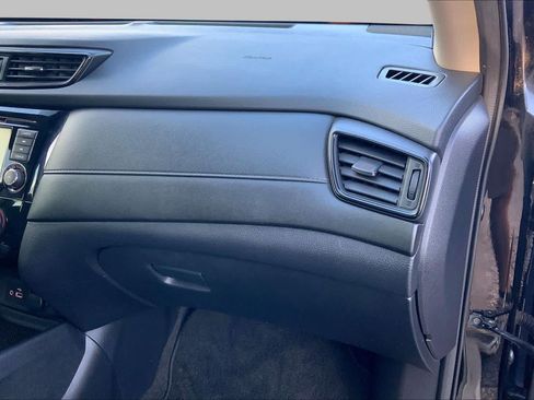 Used 2020 Nissan Rogue S FWD image 19