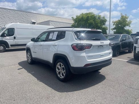 Used 2024 Jeep Compass Latitude AWD/4WD image 5