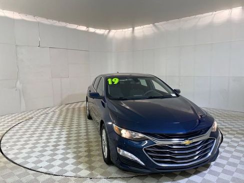 Used 2019 Chevrolet Malibu LT FWD image 1