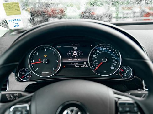 Used 2014 Volkswagen Touareg Sport AWD/4WD image 20