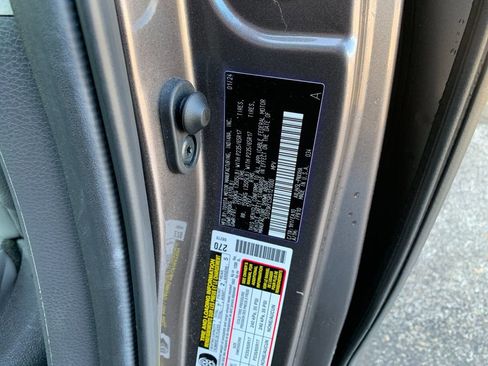 Used 2024 Toyota Sienna XLE image 37