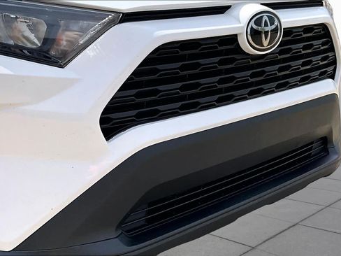 Used 2022 Toyota RAV4 LE AWD/4WD image 28