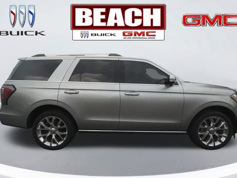 Used 2021 Ford Expedition Limited RWD image 2