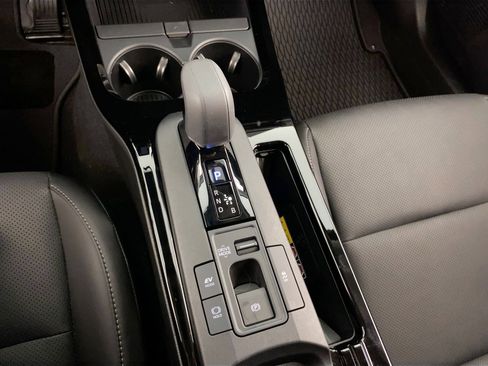 Used 2025 Toyota Prius XLE image 17