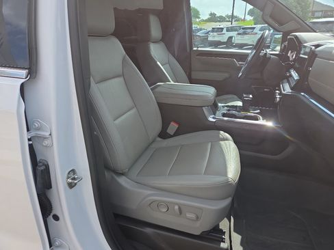Used 2024 GMC Sierra 1500 SLT AWD/4WD image 11