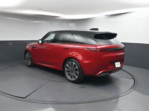 Used 2025 Land Rover Range Rover Sport Dynamic SE AWD/4WD image 3